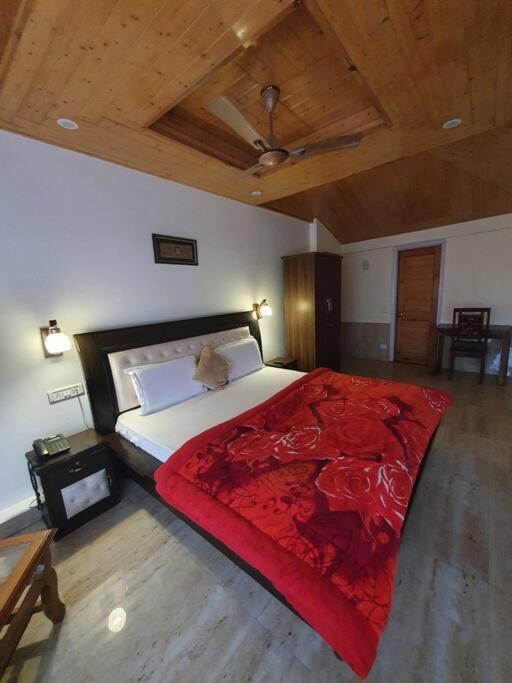 Kasauli Cascade A Cheerfull 4 Bedroom Challet المظهر الخارجي الصورة