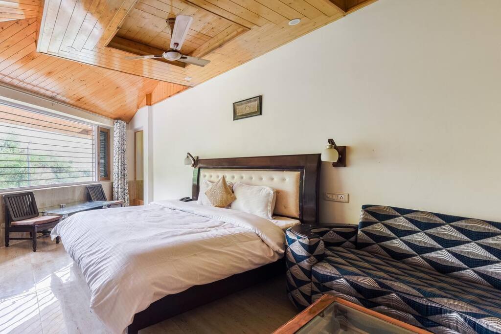 Kasauli Cascade A Cheerfull 4 Bedroom Challet المظهر الخارجي الصورة