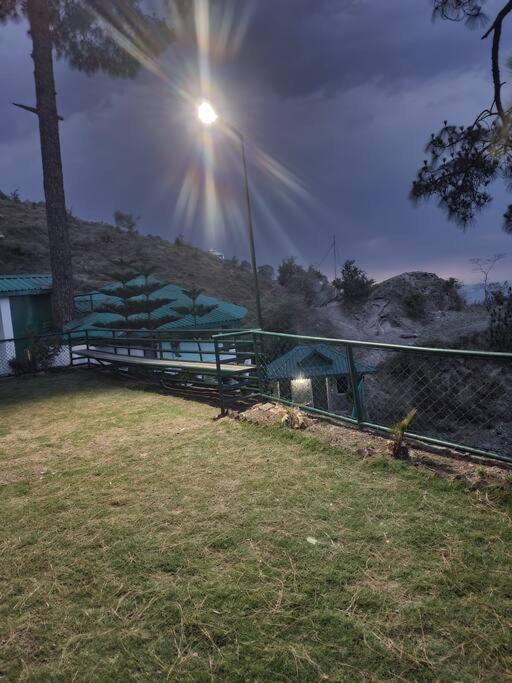 Kasauli Cascade A Cheerfull 4 Bedroom Challet المظهر الخارجي الصورة