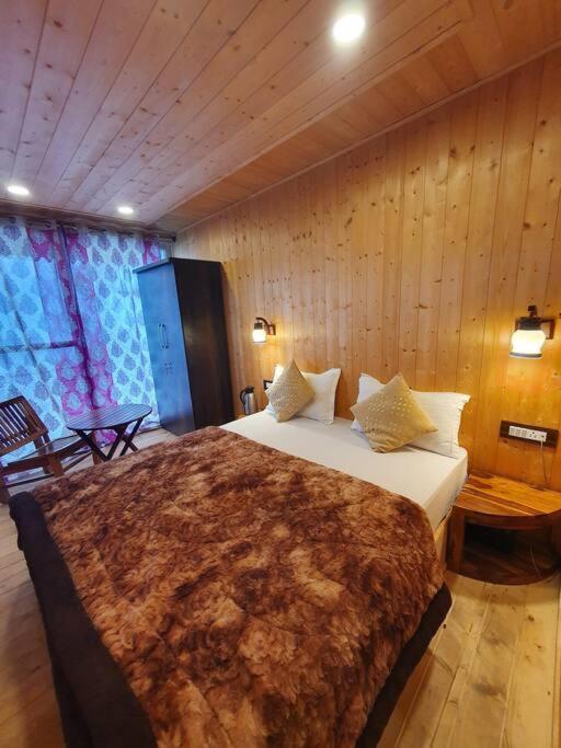 Kasauli Cascade A Cheerfull 4 Bedroom Challet المظهر الخارجي الصورة