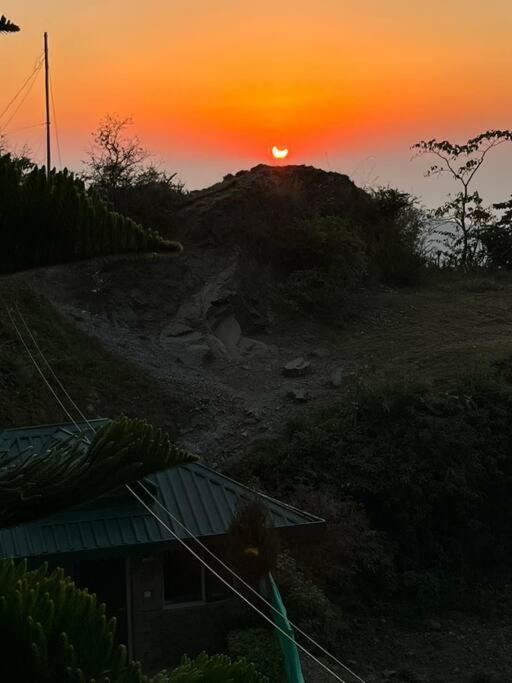 Kasauli Cascade A Cheerfull 4 Bedroom Challet المظهر الخارجي الصورة