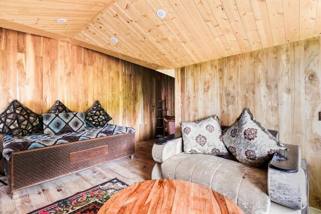 Kasauli Cascade A Cheerfull 4 Bedroom Challet المظهر الخارجي الصورة