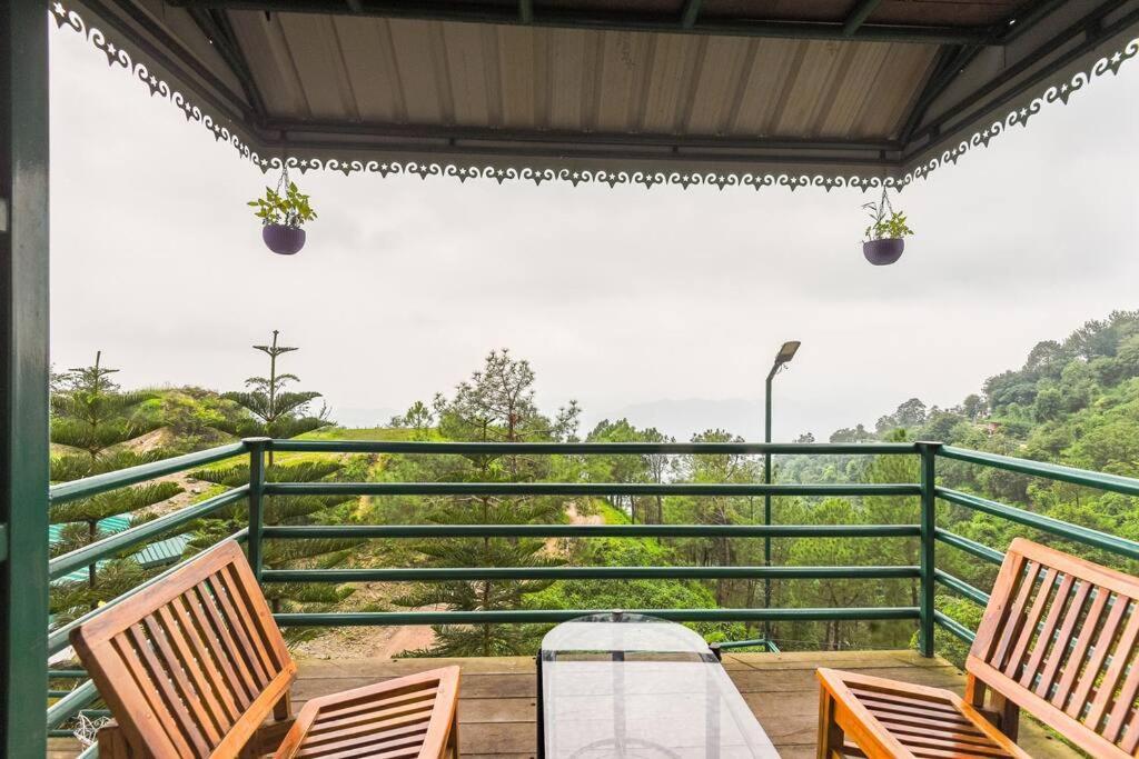 Kasauli Cascade A Cheerfull 4 Bedroom Challet المظهر الخارجي الصورة