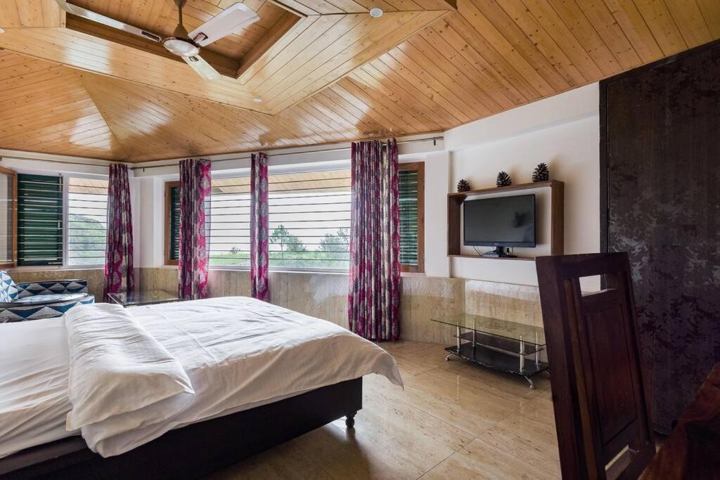 Kasauli Cascade A Cheerfull 4 Bedroom Challet المظهر الخارجي الصورة